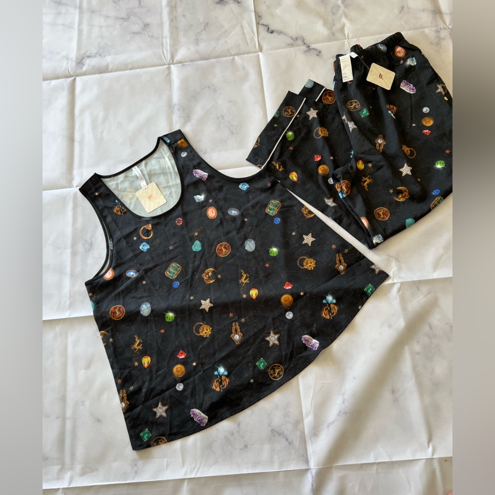 FABLETICS ecosatin crop pants and tank pijama set ✨ - Picture 4 of 12